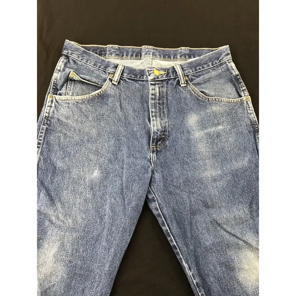 Wrangler Jeans Mens 34x30 Blue Medium Wash Regular Fit Straight Denim Pockets